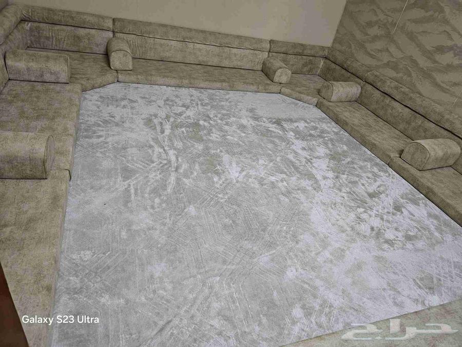 سرير اطفال نضيف مره وكنب ارضي وثلاجه صغيره ويوجد كنب L64519610736257111