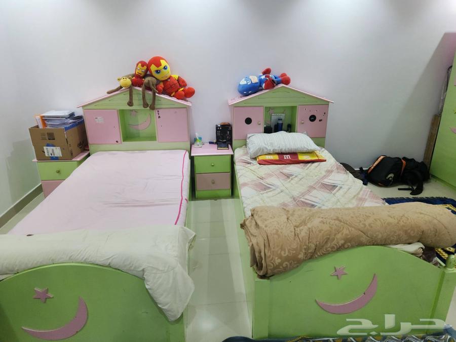 Three beds, dining table, garden table, sofa chair, 2 rocking chairs64524656864897112