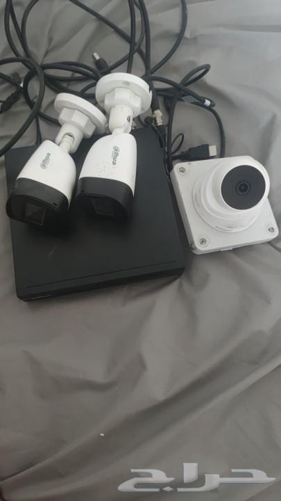 Surveillance cameras with screen64522823239938112