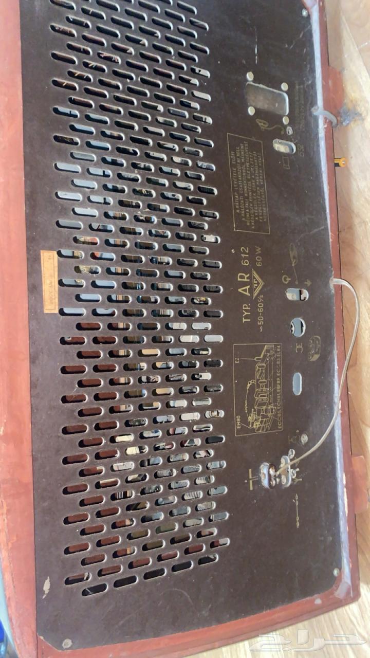 Old classic radio in excellent condition, price 1000 riyals64524905186434114