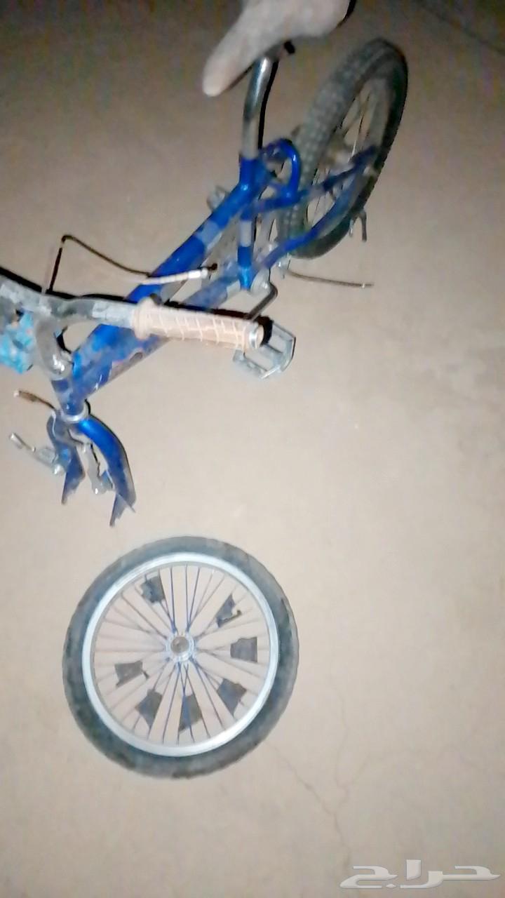 سيكل الكفر الي ورا منقطع والي قدام فيه بس مافيها حديده السوم64525995555459110