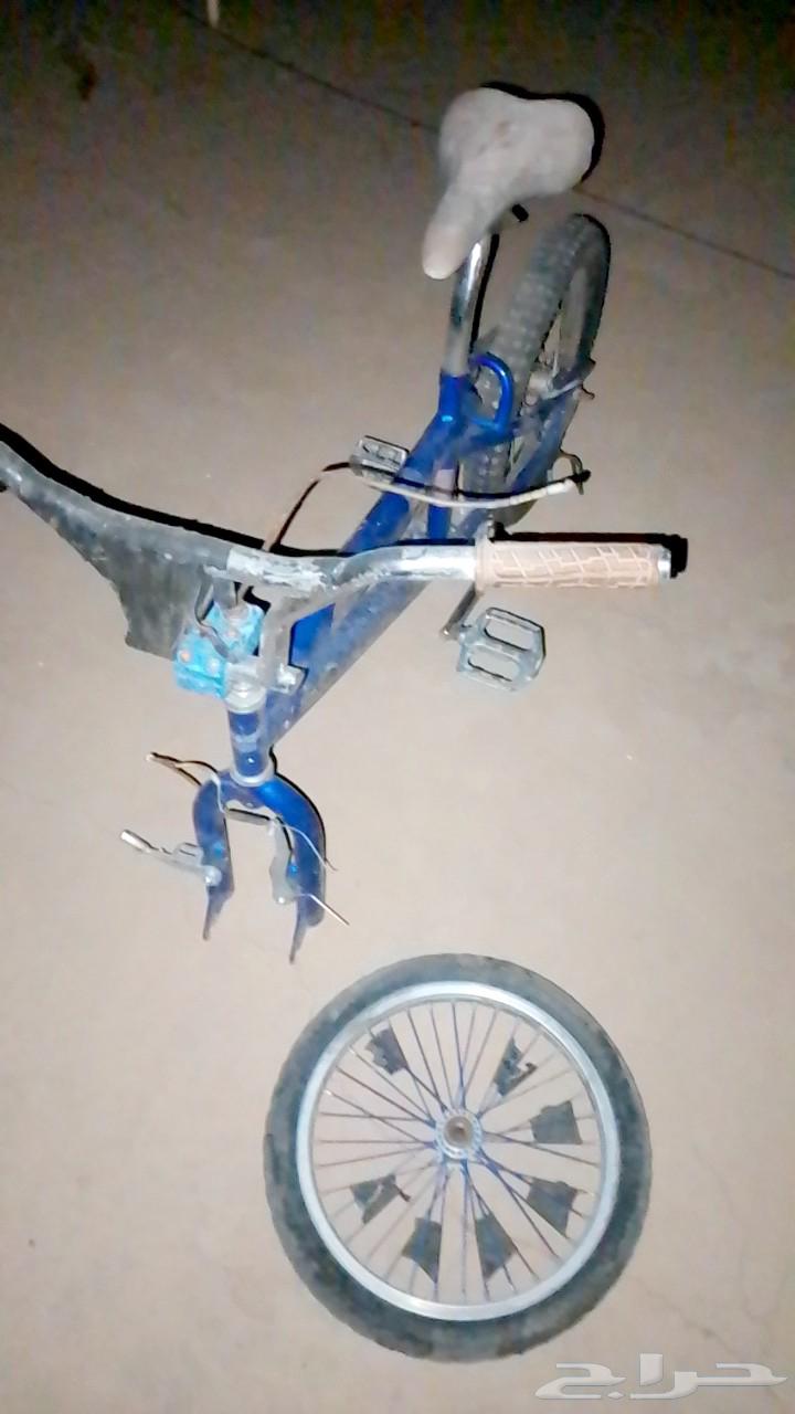 سيكل الكفر الي ورا منقطع والي قدام فيه بس مافيها حديده السوم64525995555459113