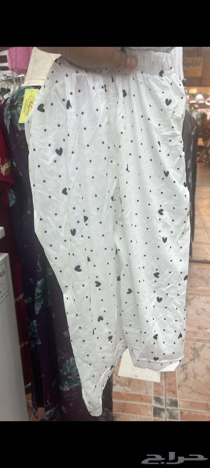 بنطلون وشورت حريمى بسعر ممتاز بدايه من 10 درزن64519356287873112