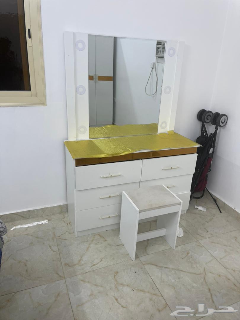 Hello and God's mercy and blessings, I have a used kitchen cabinet and rooms64520515954306112