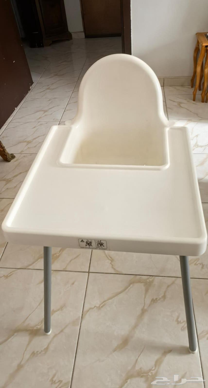 سرير أطفال مستعمل نظيف جدا وكرسي طعام ومشايه وعربيه للطفل64526537894914111