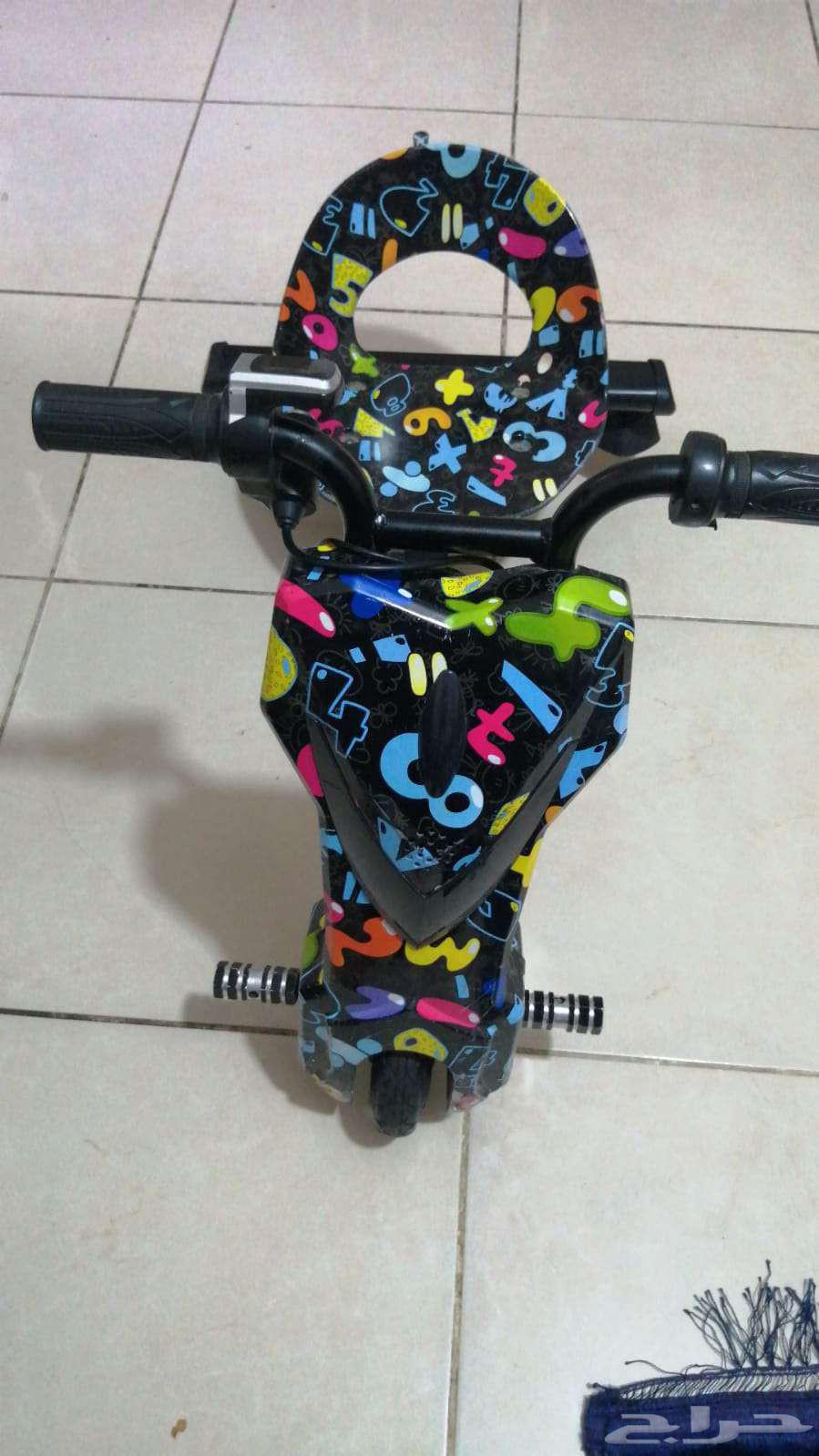 Two scooters for sale, new, one large and one small64520090996482114