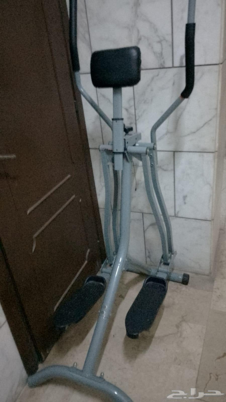 ادوات رياضيه مكونه من دراجه رياضيه ومجداف لتقوية الارداف م64520983122051112