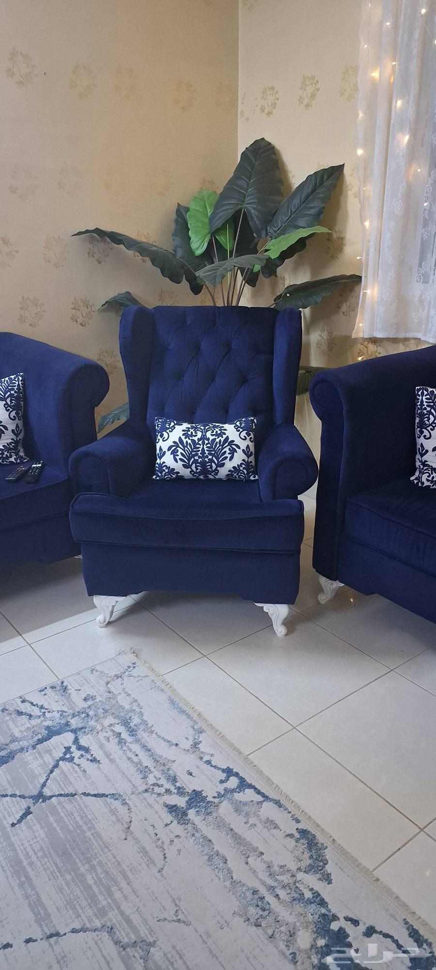 4 double sofas and 2 single ones, meaning ten seats in good condition64519723406338110