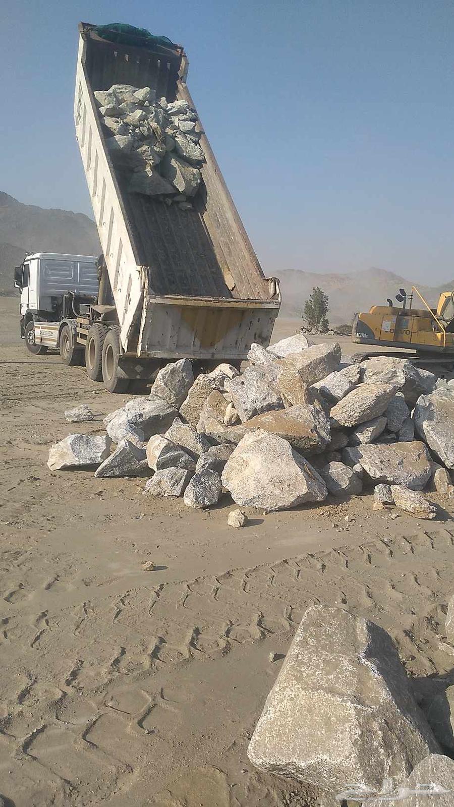 Rock crushing contractor in Mecca, we have bulldozers, shovels, and stone construction workers64502364023042111