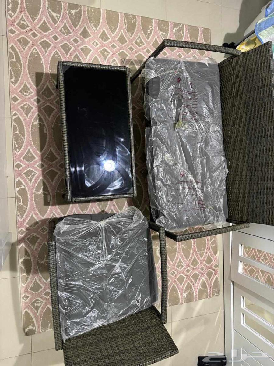 Three beds, dining table, garden table, sofa chair, 2 rocking chairs64524656864897114