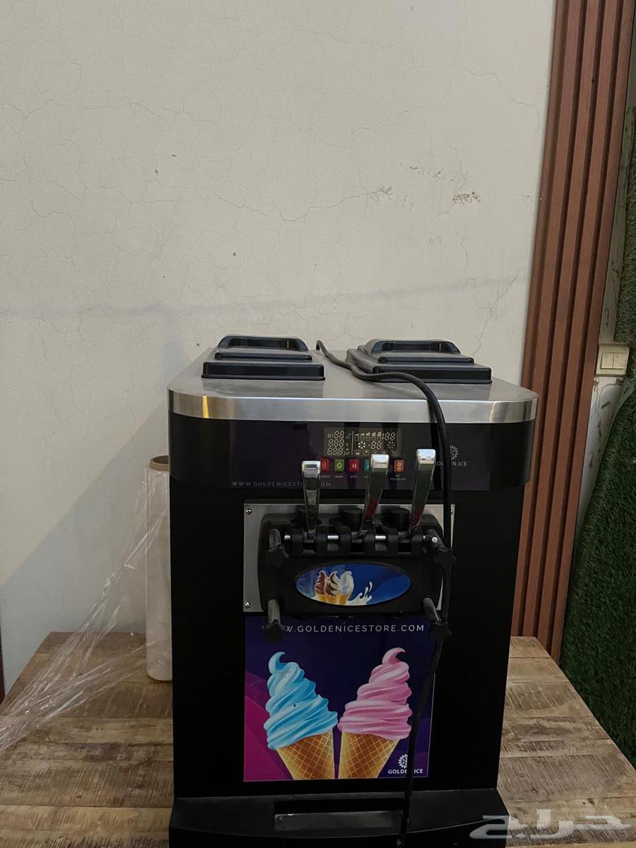 آلة ايس كريم كبيرة وآلة ايس كريم وسط والبيع للاثنين64524684391170110