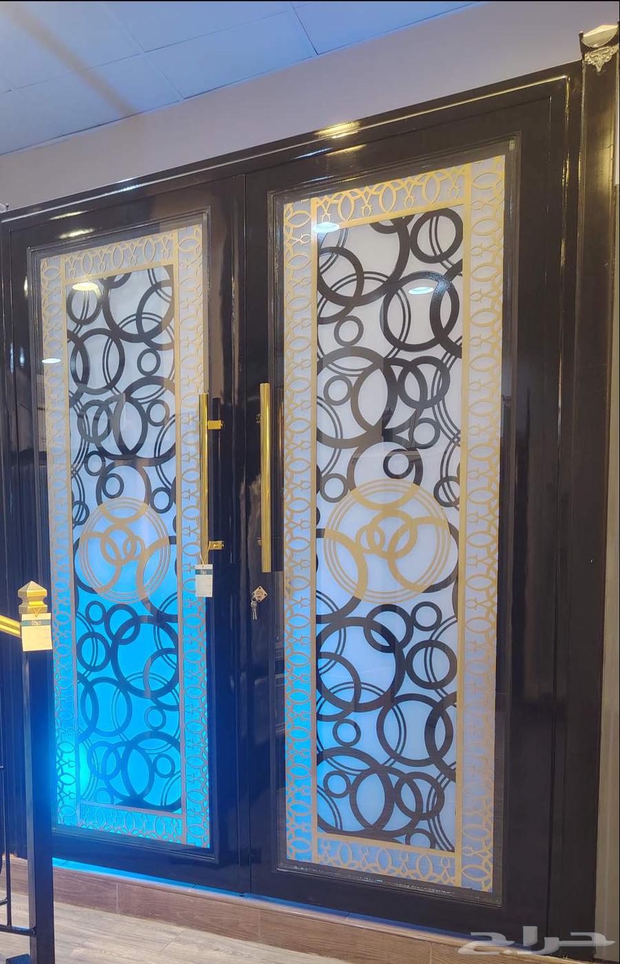 Iron door used only for display64524822606467110