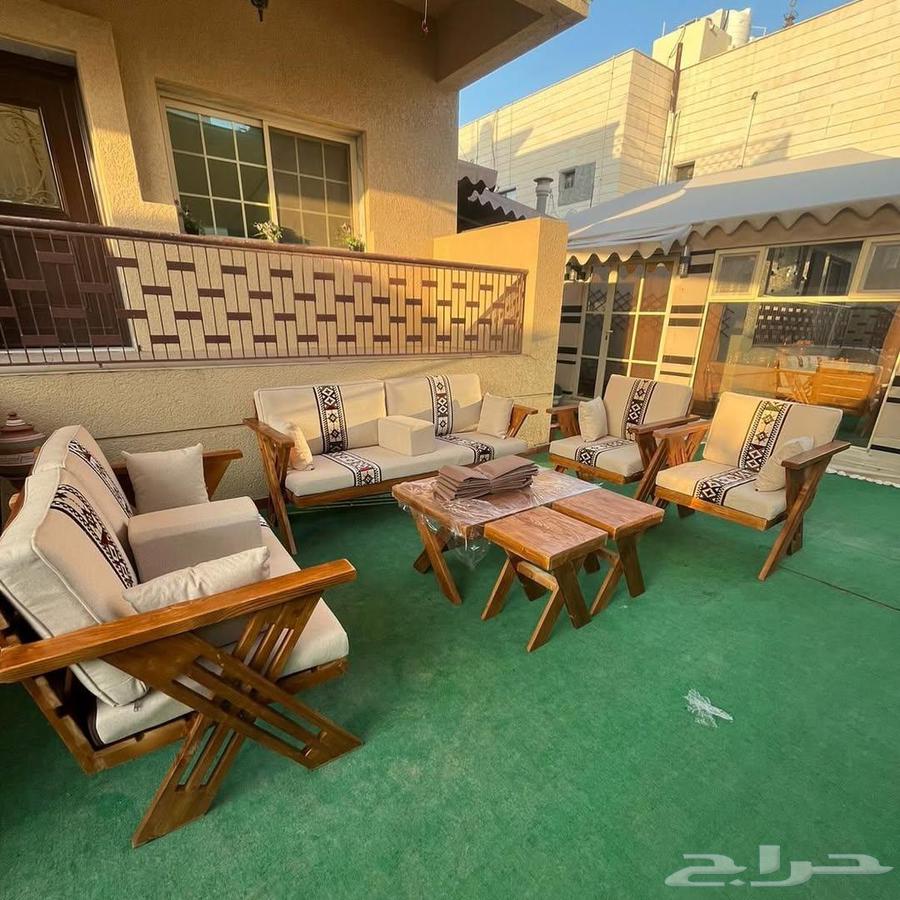 جلسات خارجيه للحدائق ومجالس عربية وتنجيد جميع انواع الكنب64529576810881114