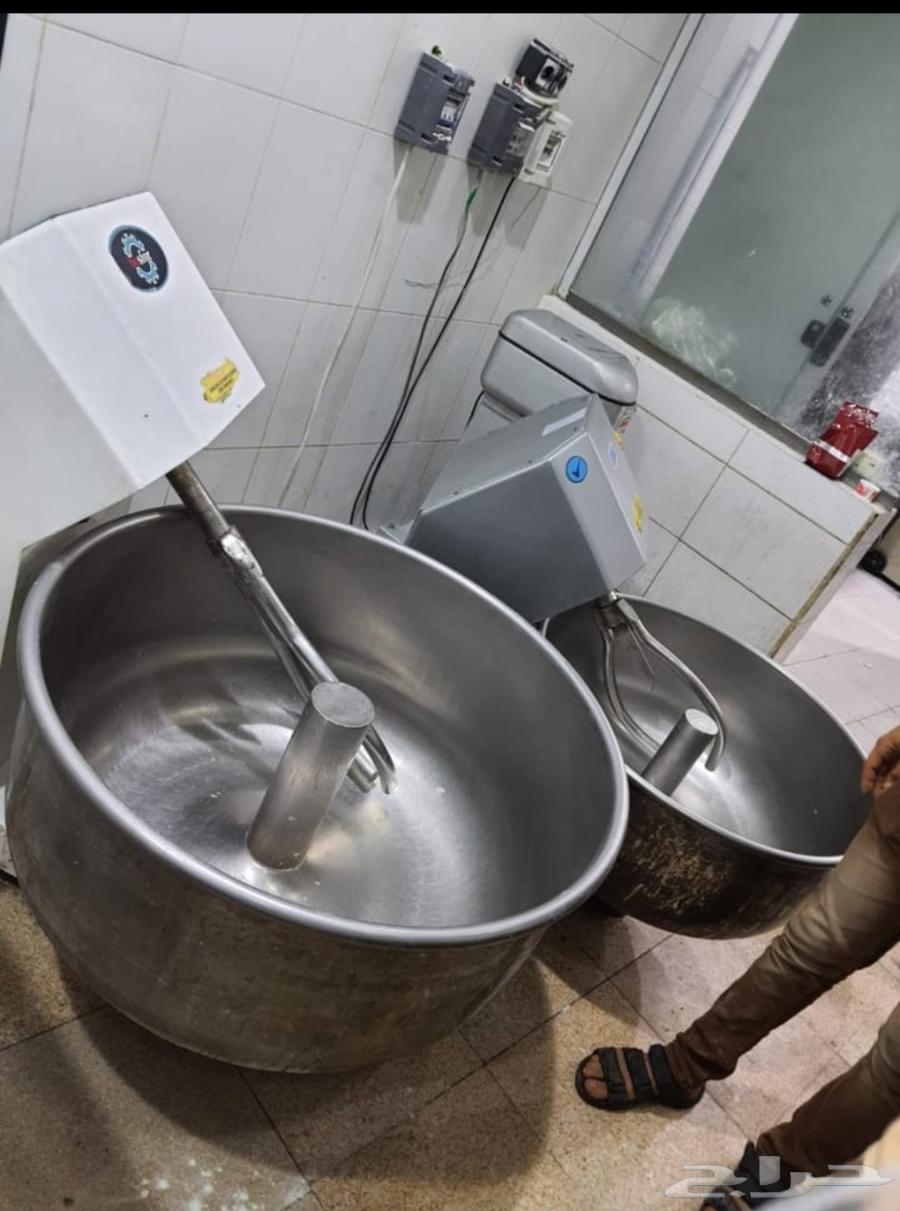 يوجدلدينا اغرض تموينات متكامله للبيع ثلاجات طوسل وبطح ثلاجه64533422218755111