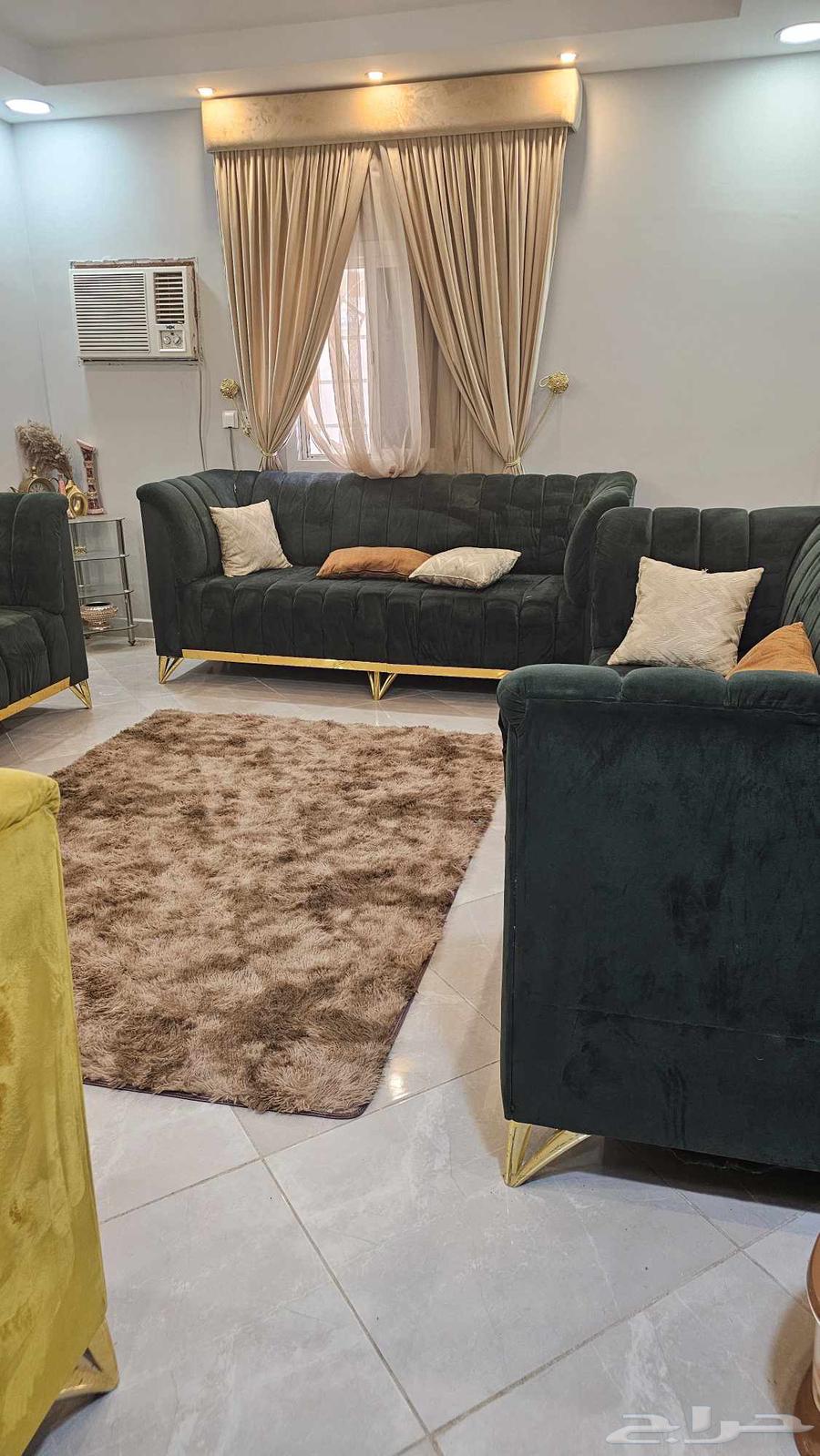 كنب للبيع مكون من 3 كنب ثلاثيه و 2 مفرد السعر 600للبيع العاج64530557478657111