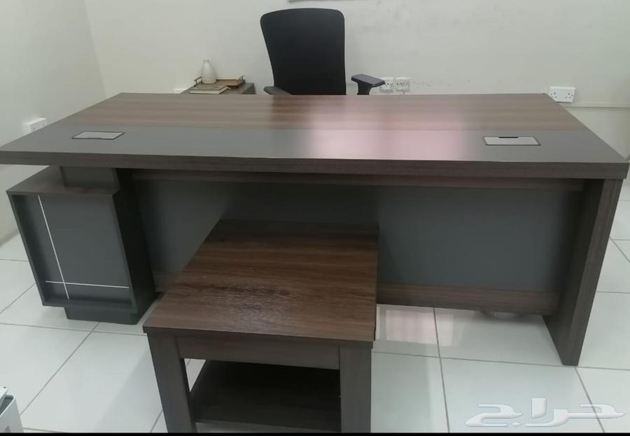 اثاث مكتبي للبيع ( استعمال نظيف )64528436247811111