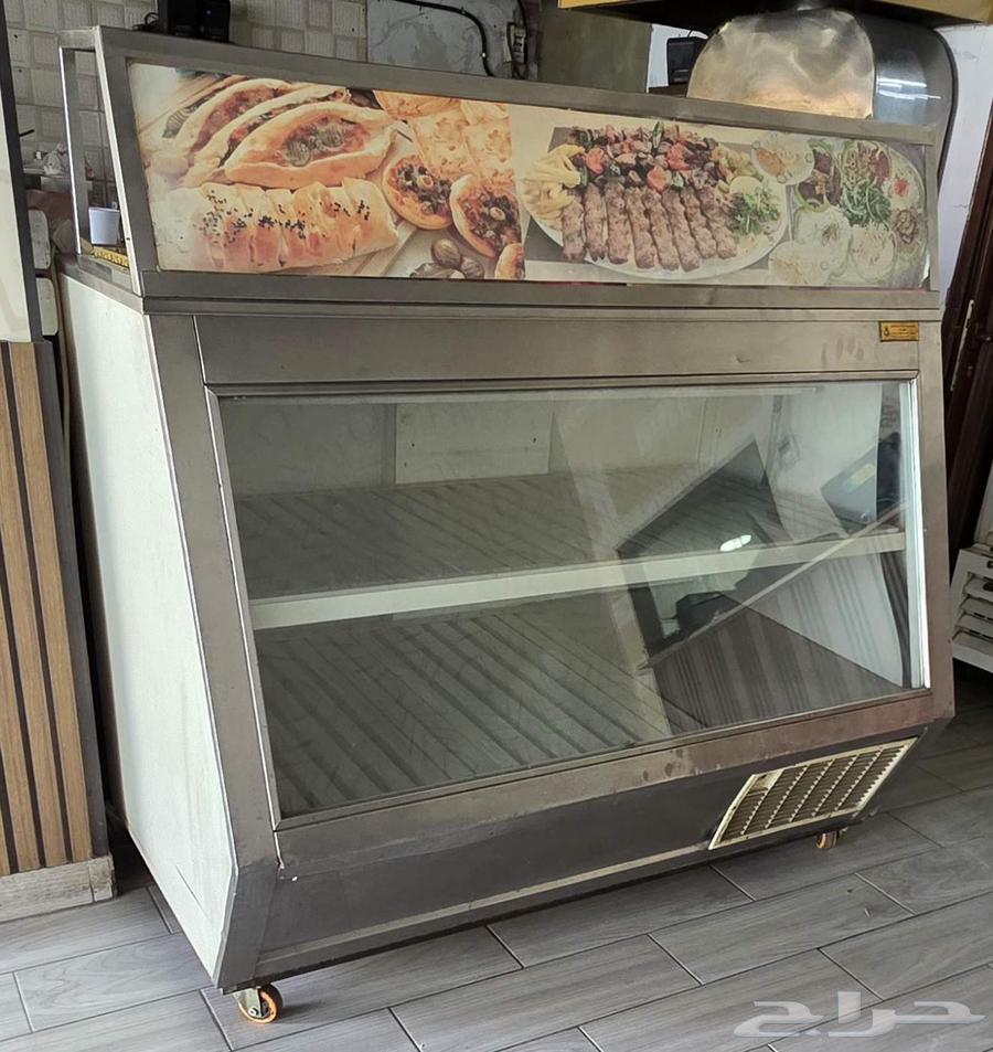 Refrigerated display case for appetizers and grills for restaurants64533958574979110