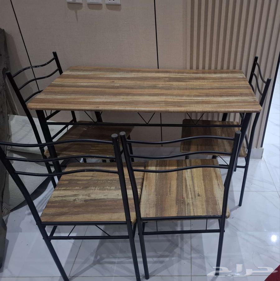 طاولة طعام جيدة للبيع 150 ريال64531139255297111
