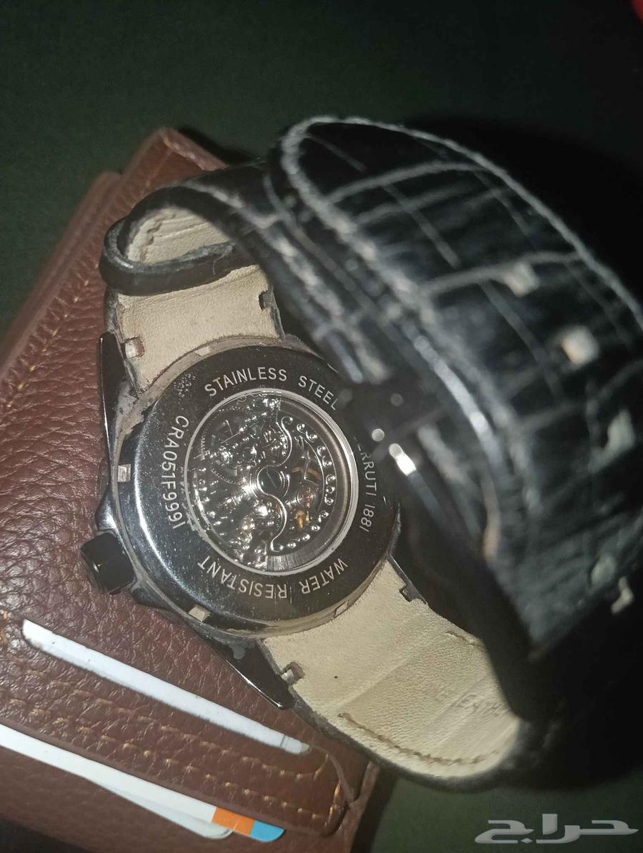 ساعه جلد للبيع اصليه ماركة شيروتي CERRUTI مقاومه للماء64532579322369111