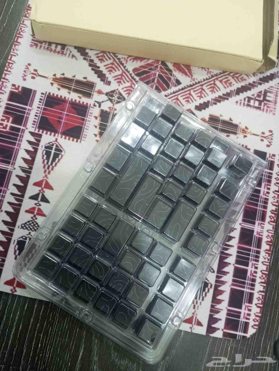 Keyboard Buttons and Mouse Pad64529562382593112