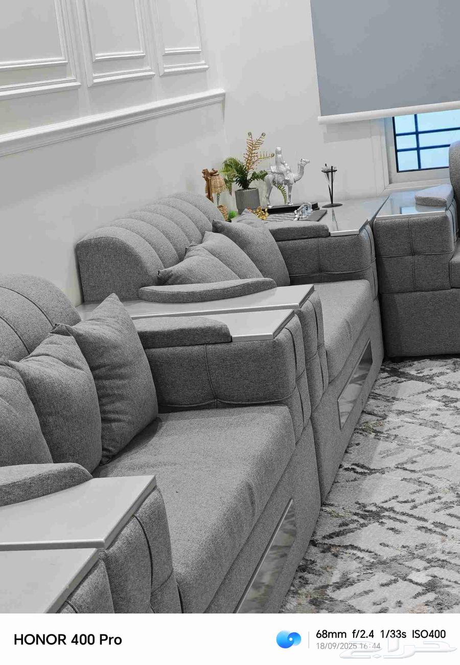 New and clean similar sofa64531802210947111