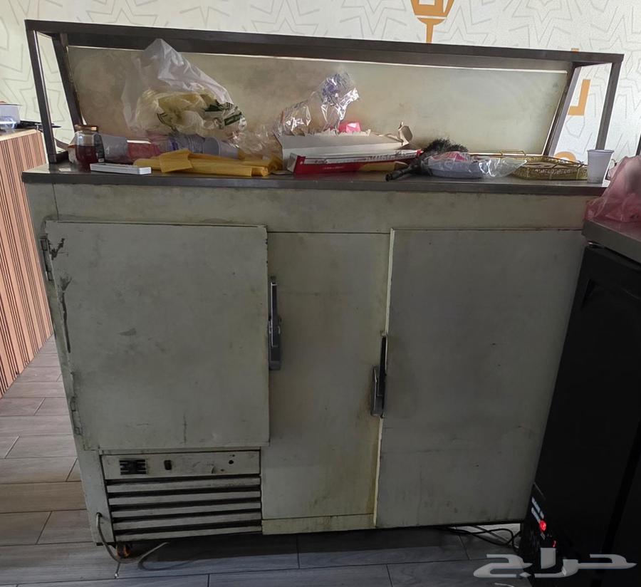 Refrigerated display case for appetizers and grills for restaurants64533958574979112