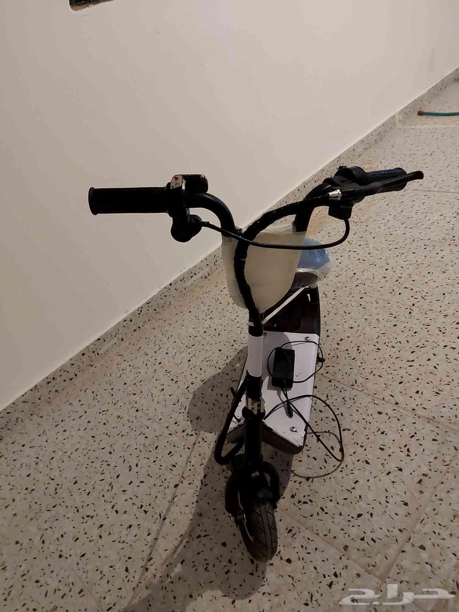 Mini scooter with basket64534293832707112