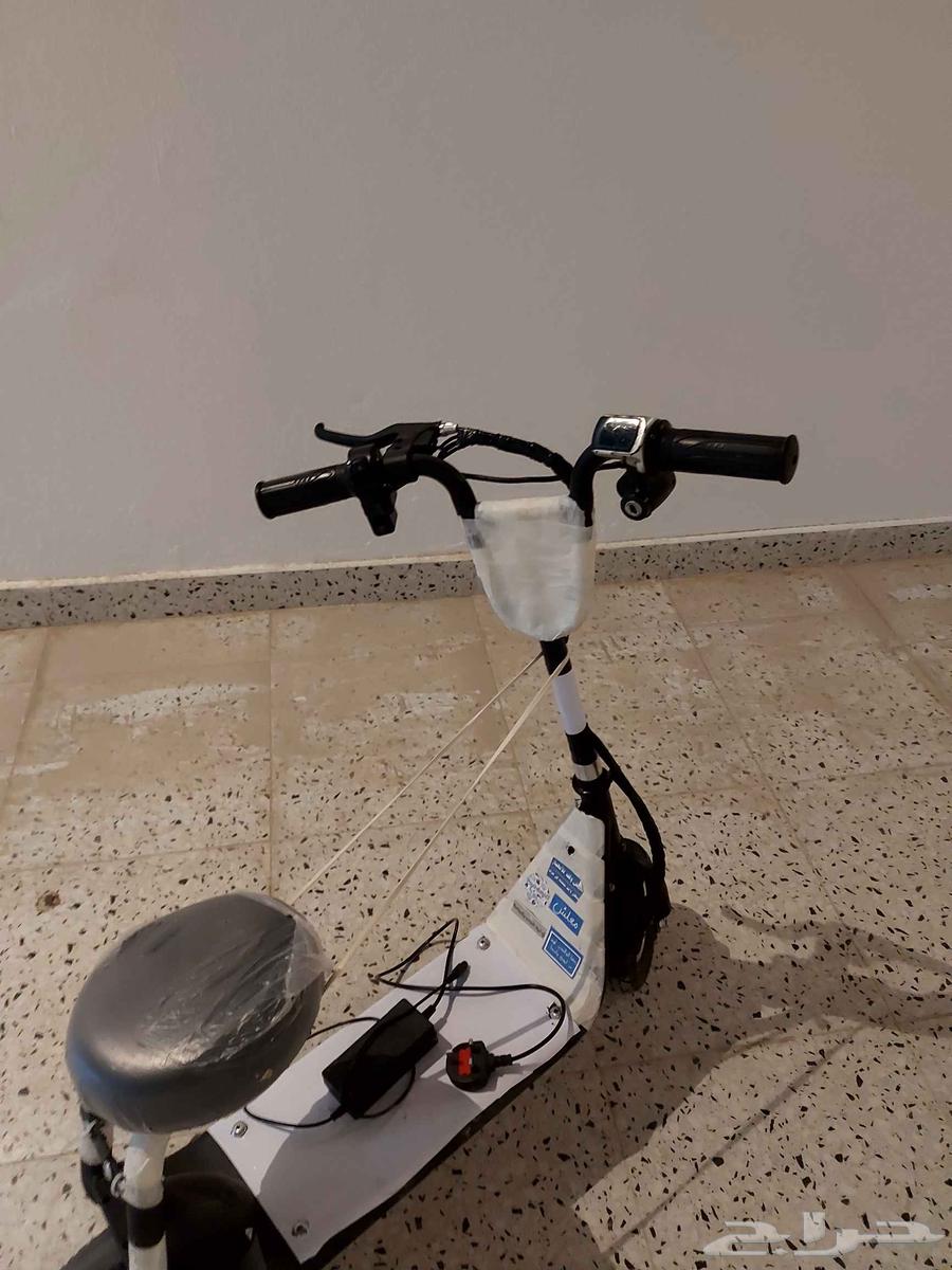 Mini scooter with basket64534293832707111