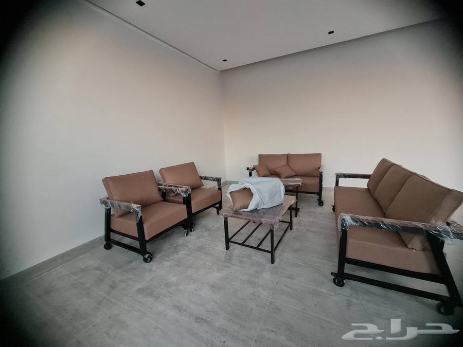 جلسات خارجيه للحدائق ومجالس عربية وتنجيد جميع انواع الكنب64529576810881110