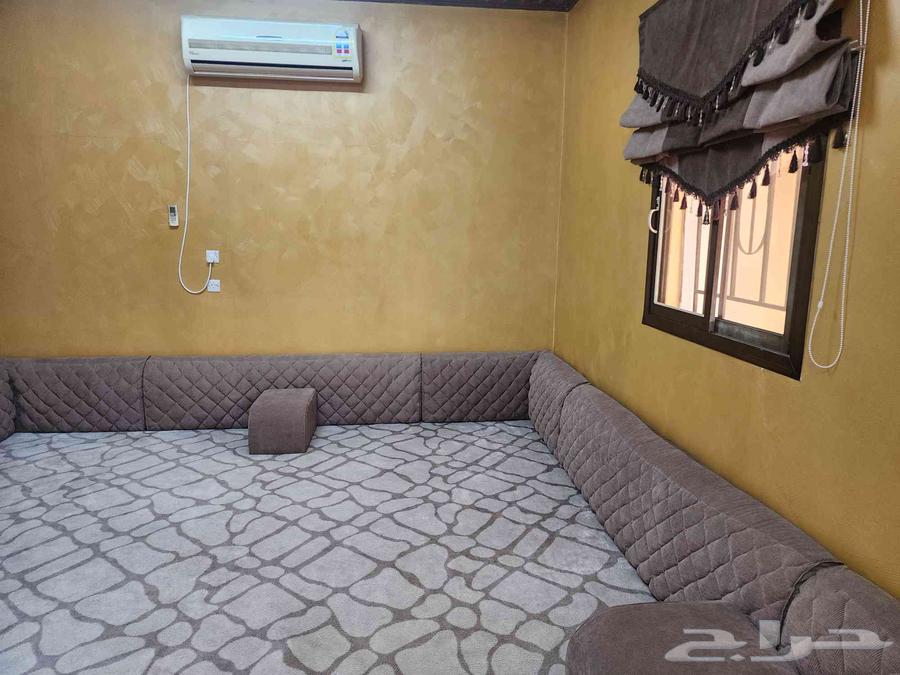 فرشة ومخاد وستارة .. شبه جديد64532663675778110