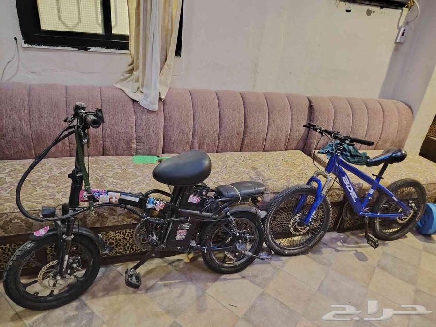 دراجتين للبيع. واحد سكوتر كهربائي مقاس 16.   والعادي مقاس 2064533161995523110