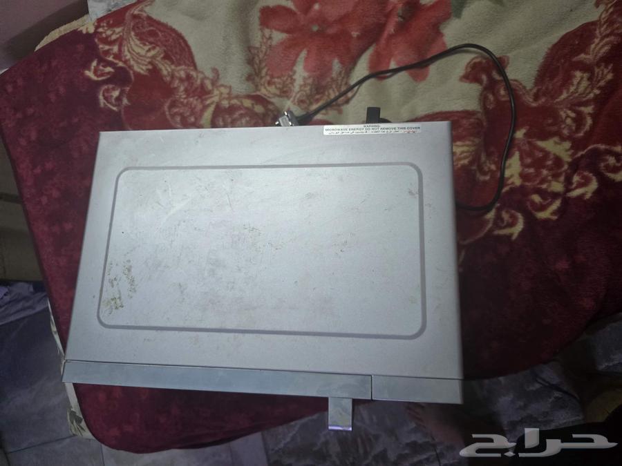 New microwave with little use64534733237505111