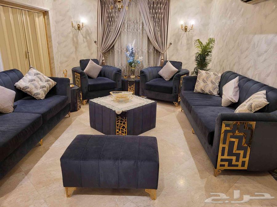 Sofa in excellent condition64530911321346111