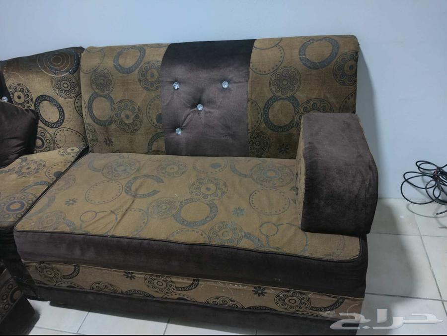 مجلس صالون بحالة جيدة مع الستارة64534803194625112