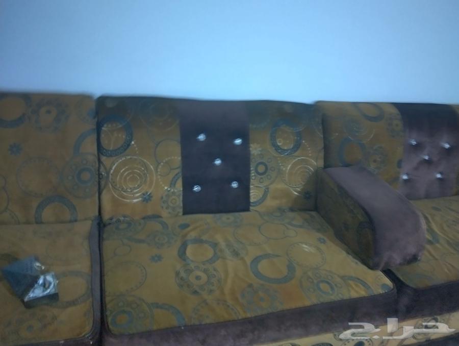 مجلس صالون بحالة جيدة مع الستارة64534803194625110