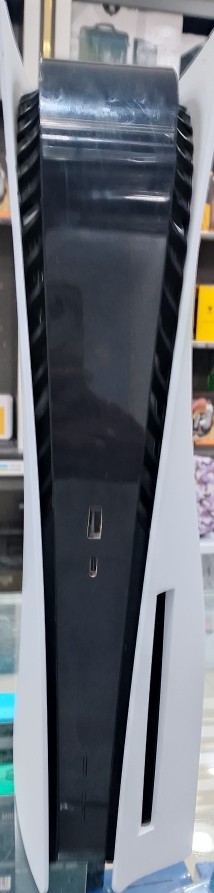 سوني 5 مستعمل نظيف للبيع على الحد 1400 مع ملحقاتها64527642182913111