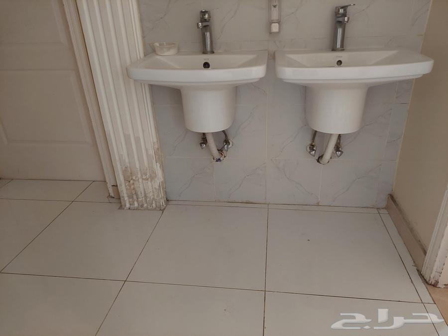 Shoes and sanitary tools, shoes for 10 and the container for 564528921987458111