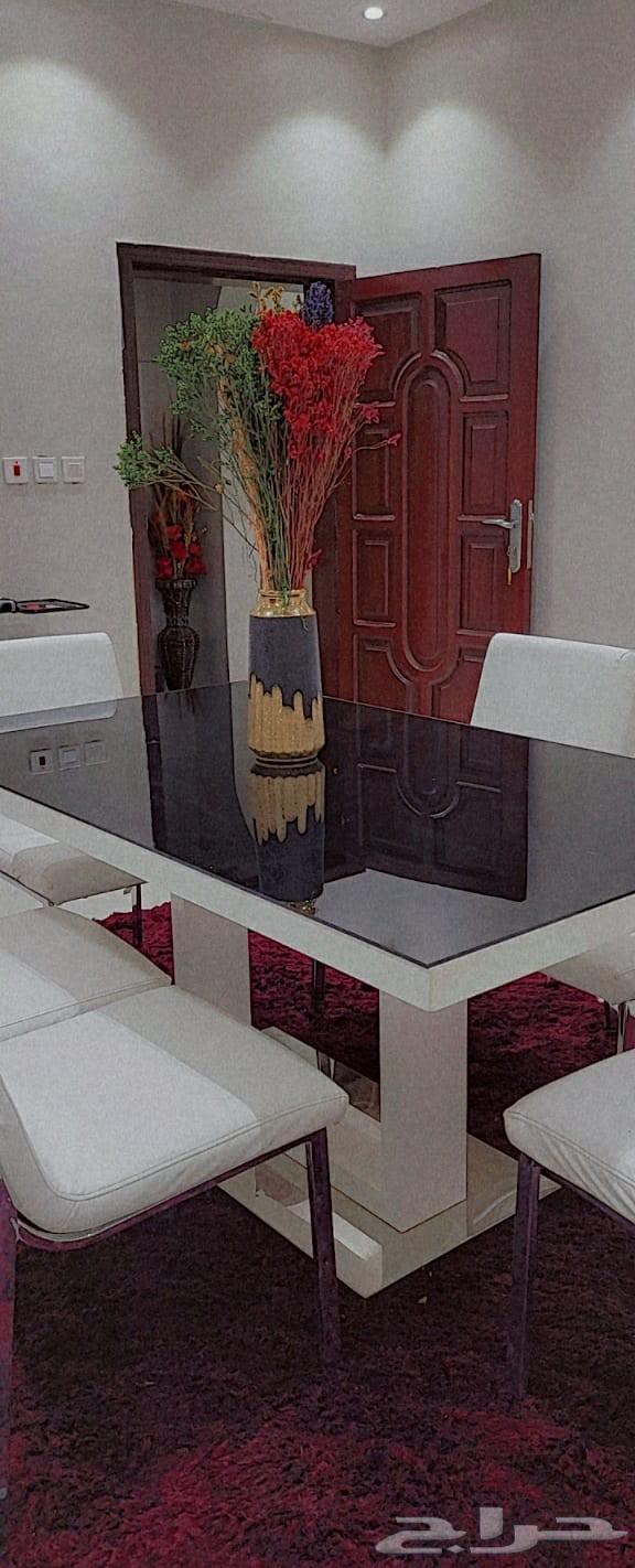 طاوله أكل سطح زجاجي مع الكراسي للبيع64533422335873111