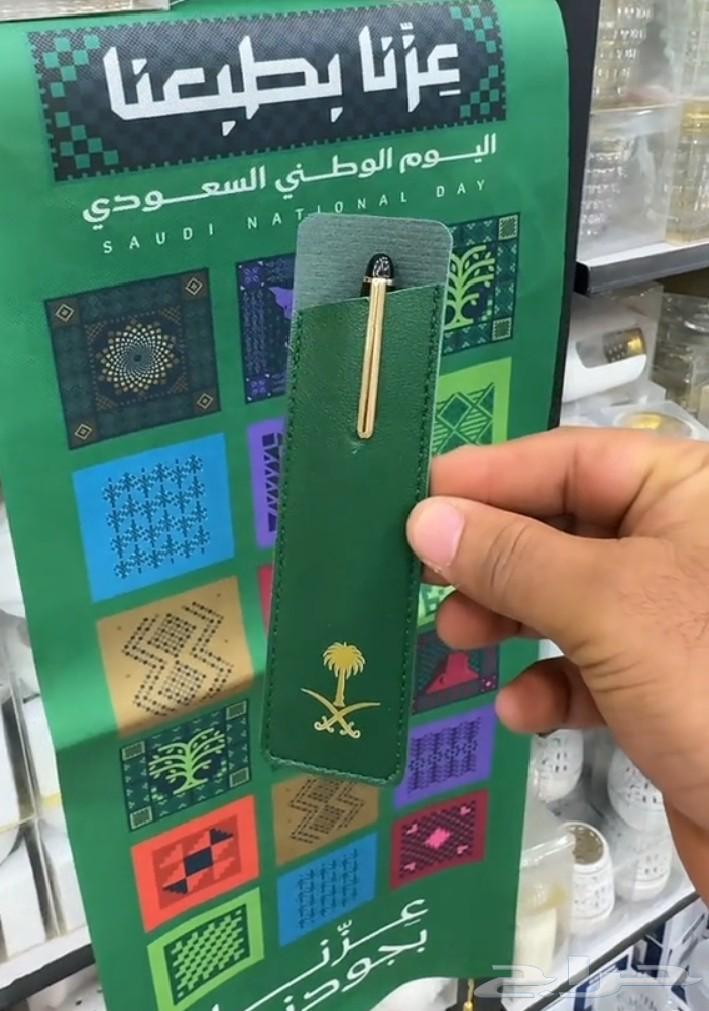 توزيعات أقلام اليوم الوطني مع محفظة جلد بشعار سيفين ونخلة64534212227587111