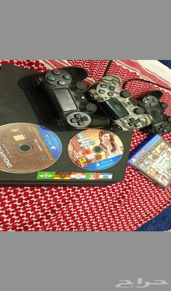 PlayStation 4 with two controllers and three games64531392916865110