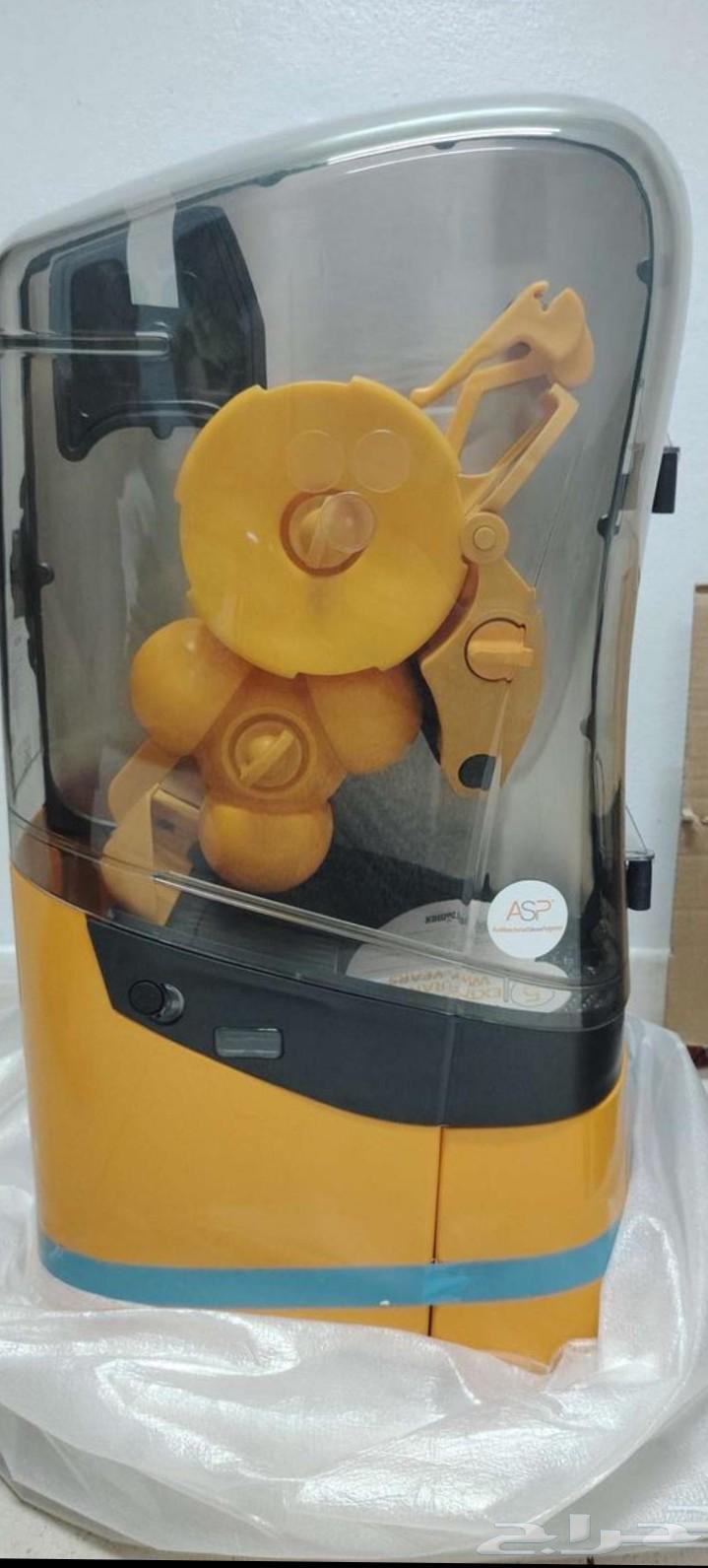 عصارة برتقال zumex جديدة بالكرتون64533018381442110