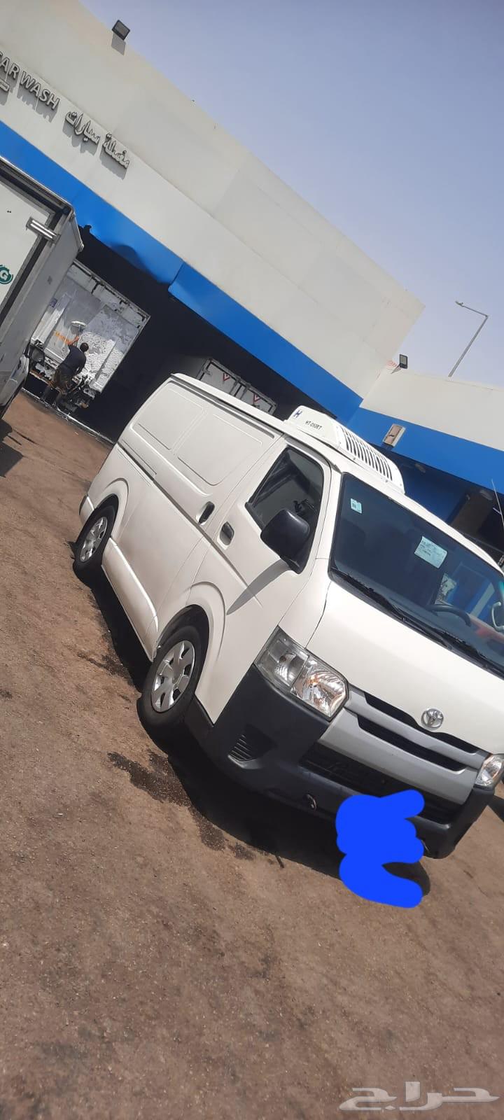 There is a Hiace bus. With the driver for transporting goods, vegetables, and refreshments64530458812289111