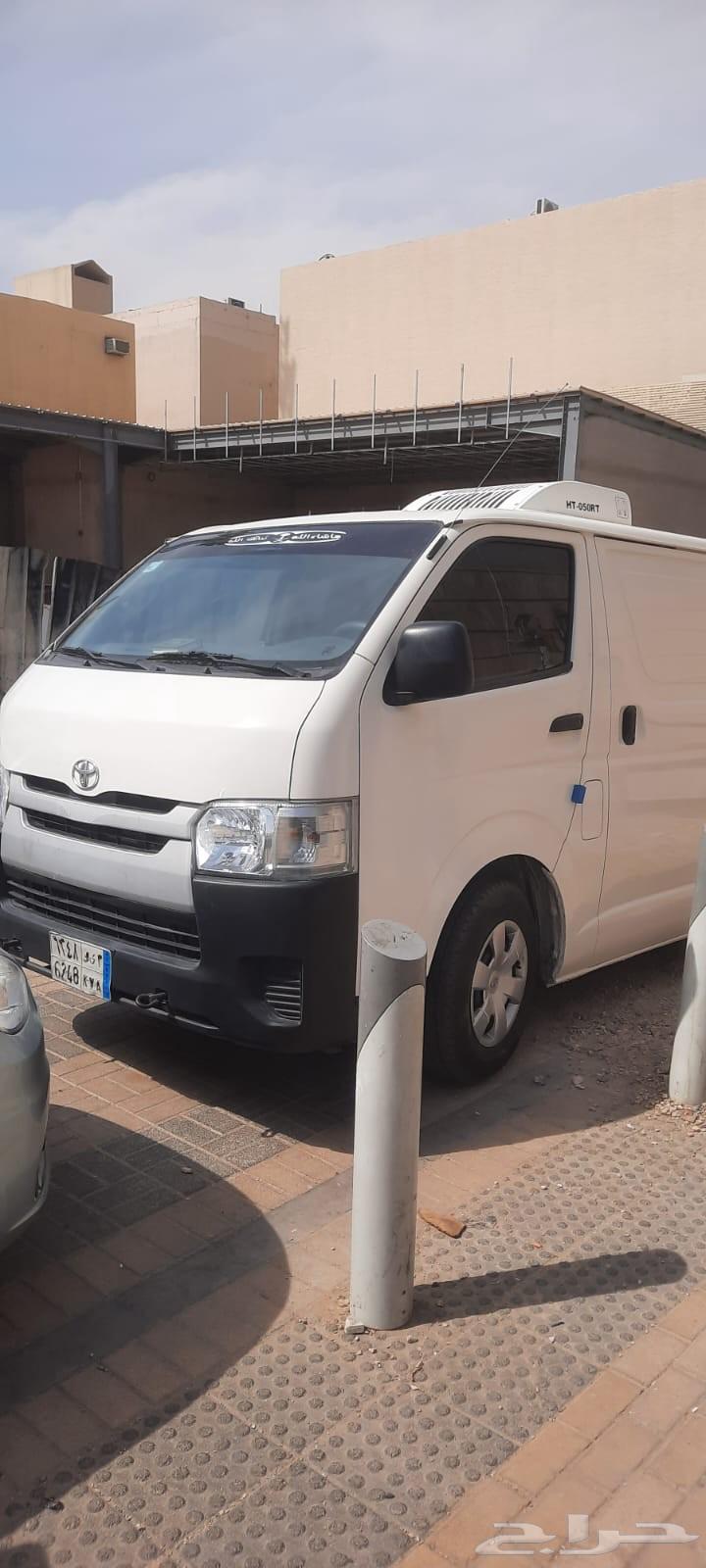 There is a Hiace bus. With the driver for transporting goods, vegetables, and refreshments64530458812289110