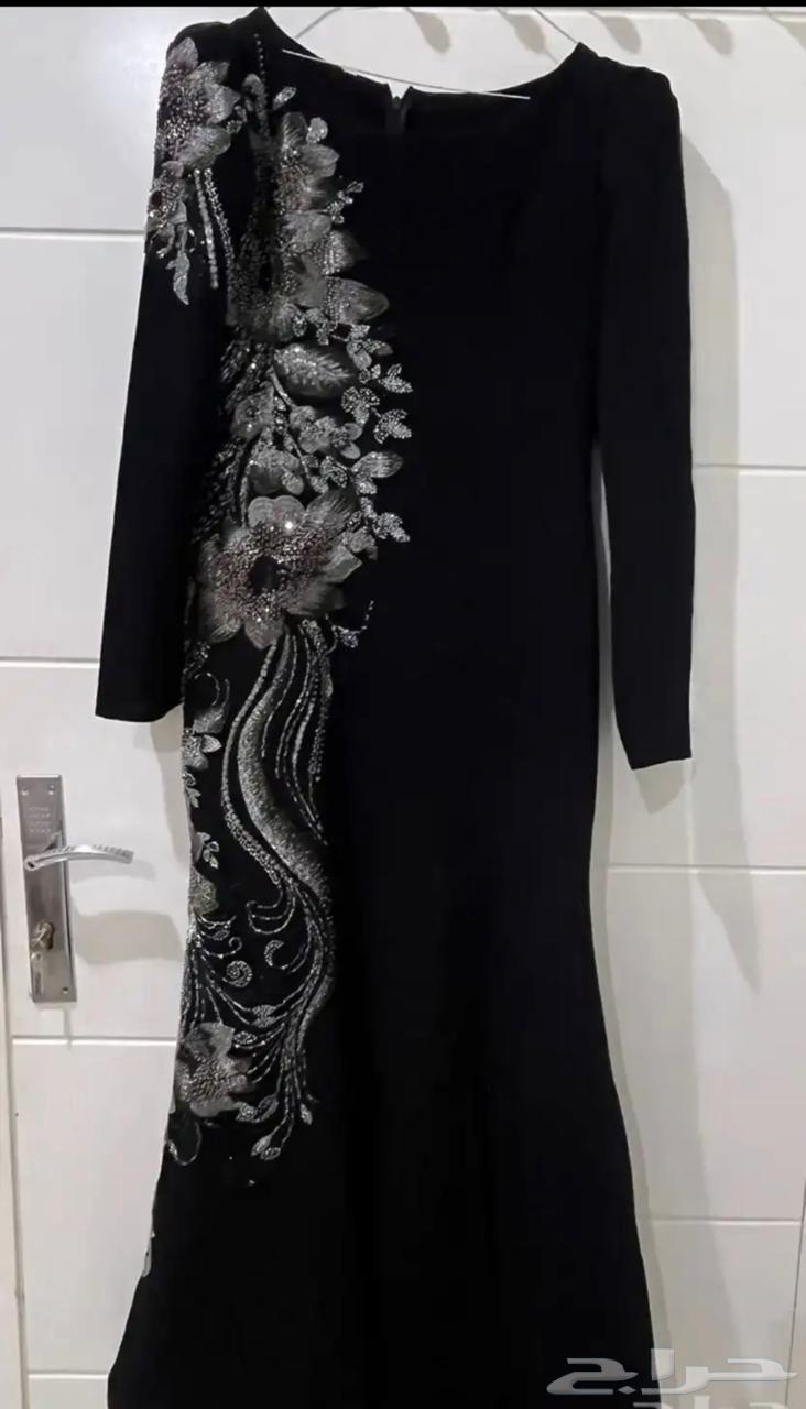 Wore the dress only once for three hours, selling because I definitely don't want it64529405543937110