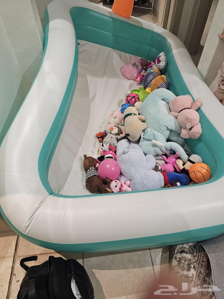 Large swimming pool, priced at 290, asking for 100 new64529320543746111