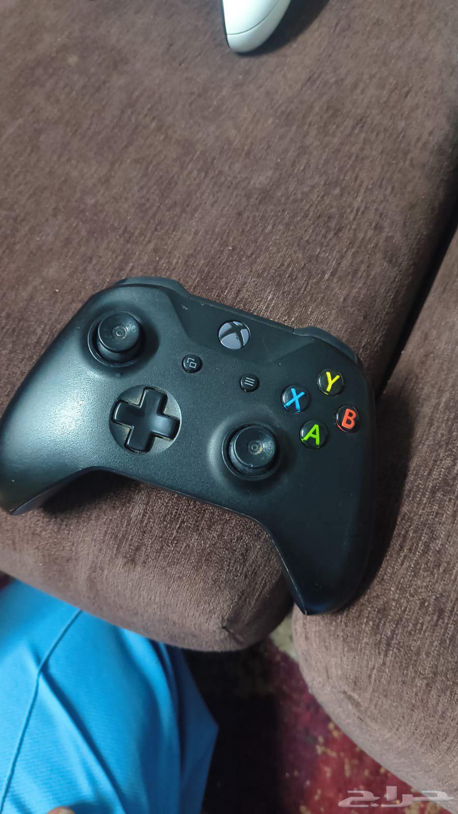 Broken Xbox controllers64533335113091113