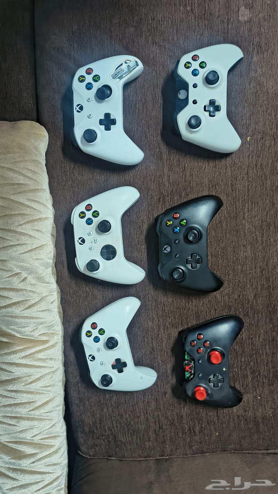Broken Xbox controllers64533335113091110