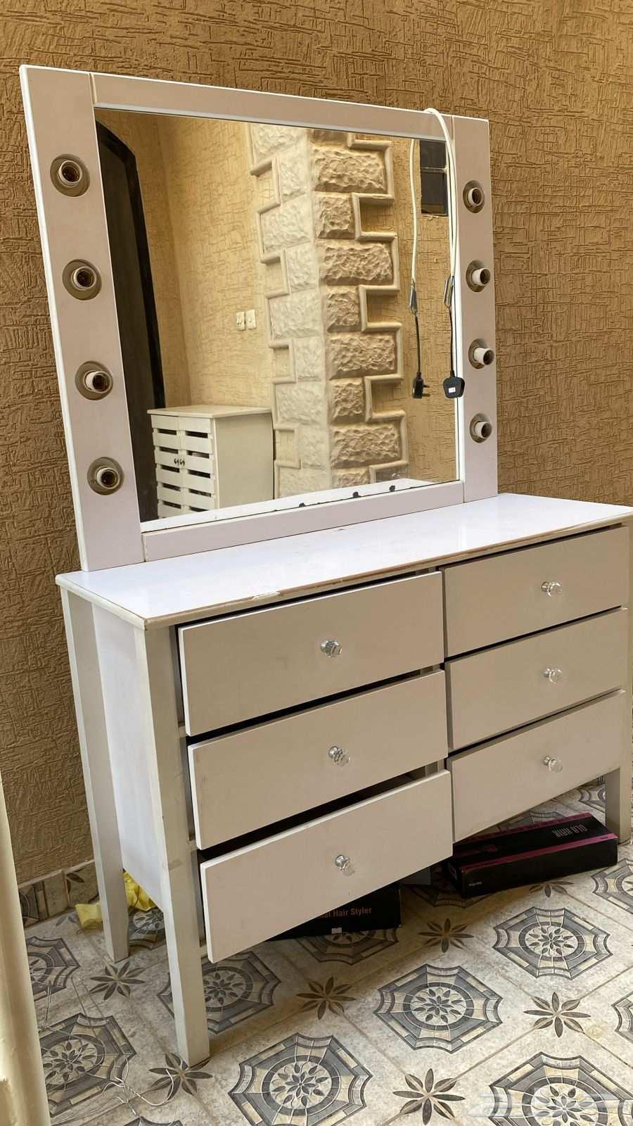 دولاب وسرير حديد للبيع64529769850625111