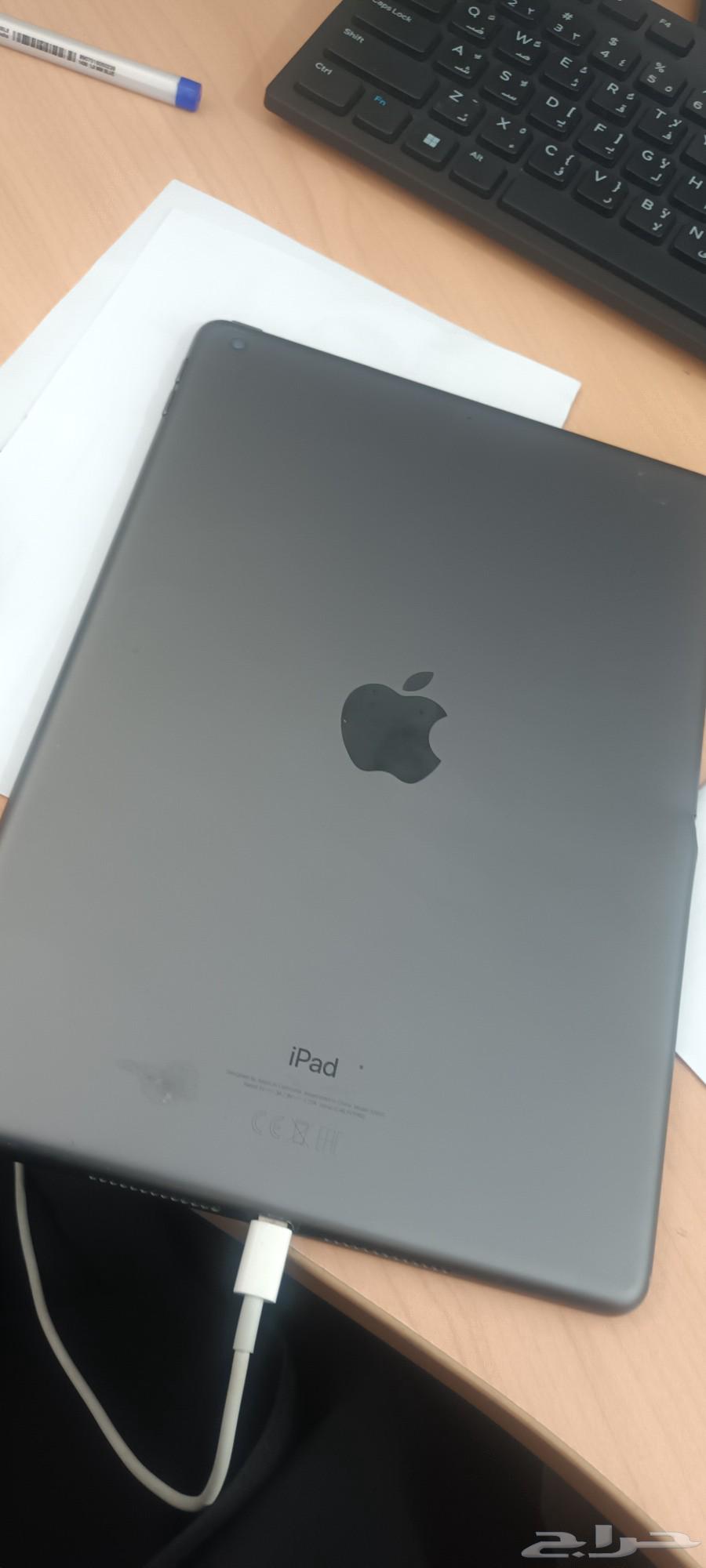 iPad for sale - Broken screen and needs software64531025854465111