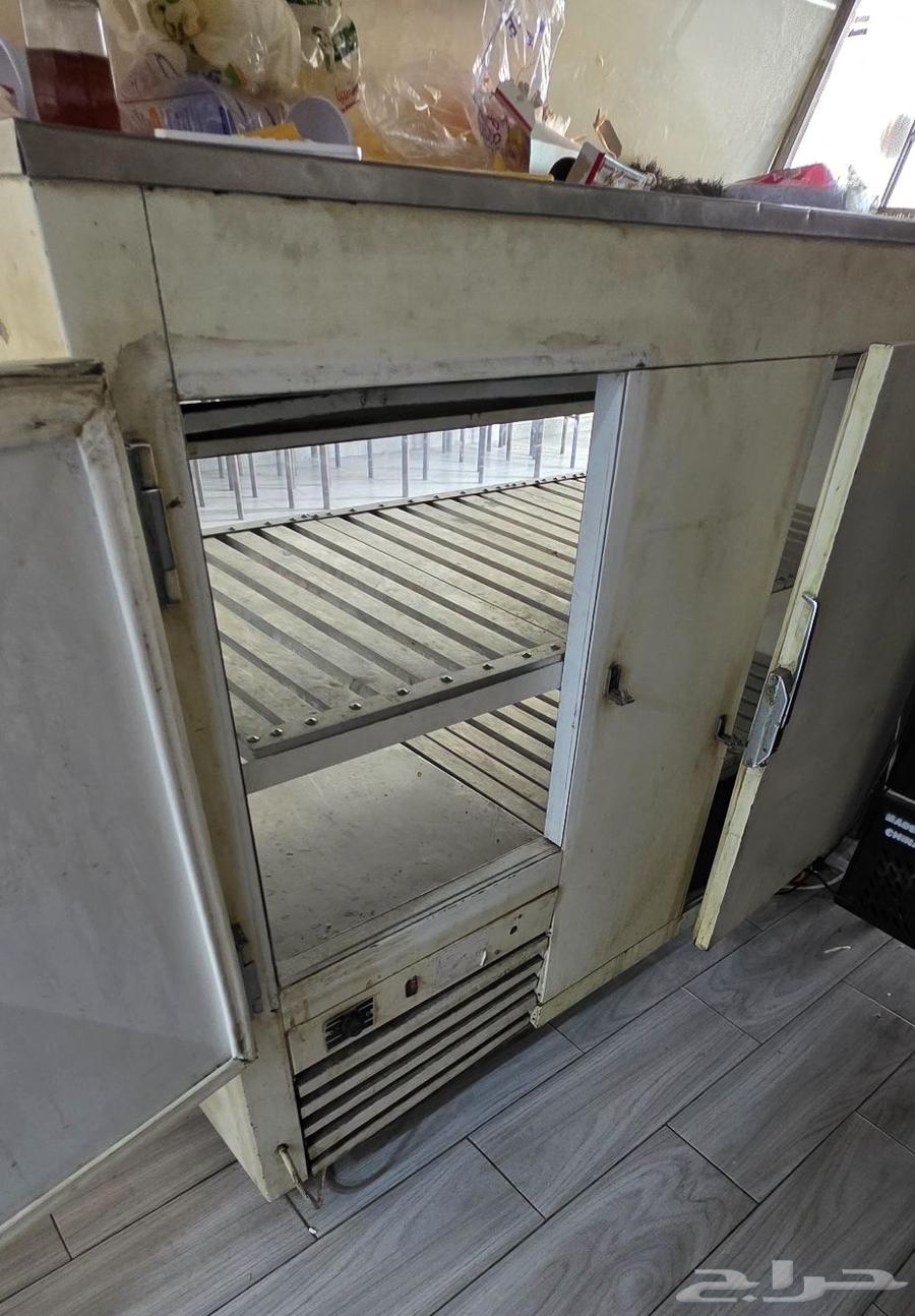 Refrigerated display case for appetizers and grills for restaurants64533958574979113